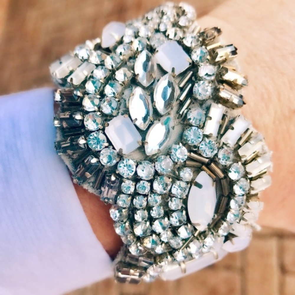 :: Stella & Dot | Gorgeous Gala Gray & Crystal Statement Bracelet - Picture 2 of 8